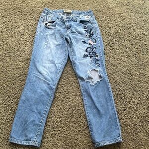 Super cute very worn in embroidered jeans